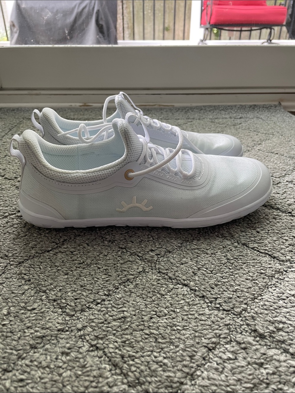 Tolos White Archetype 1.0 Barefoot Sneakers Men's Size 7/Women's Size 8.5